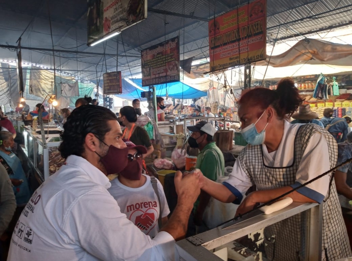 Visita Miguel Carrillo el tradicional Tianguis de Atlixco.